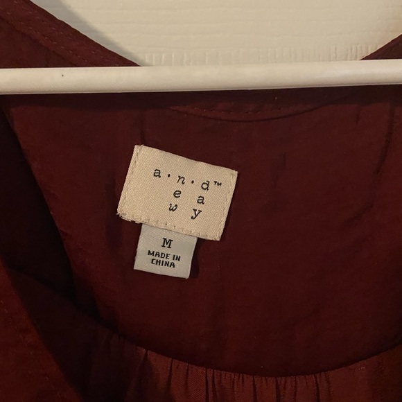 Sleeveless Burgundy Colored Top, Size Medium. - Picture 4 of 4